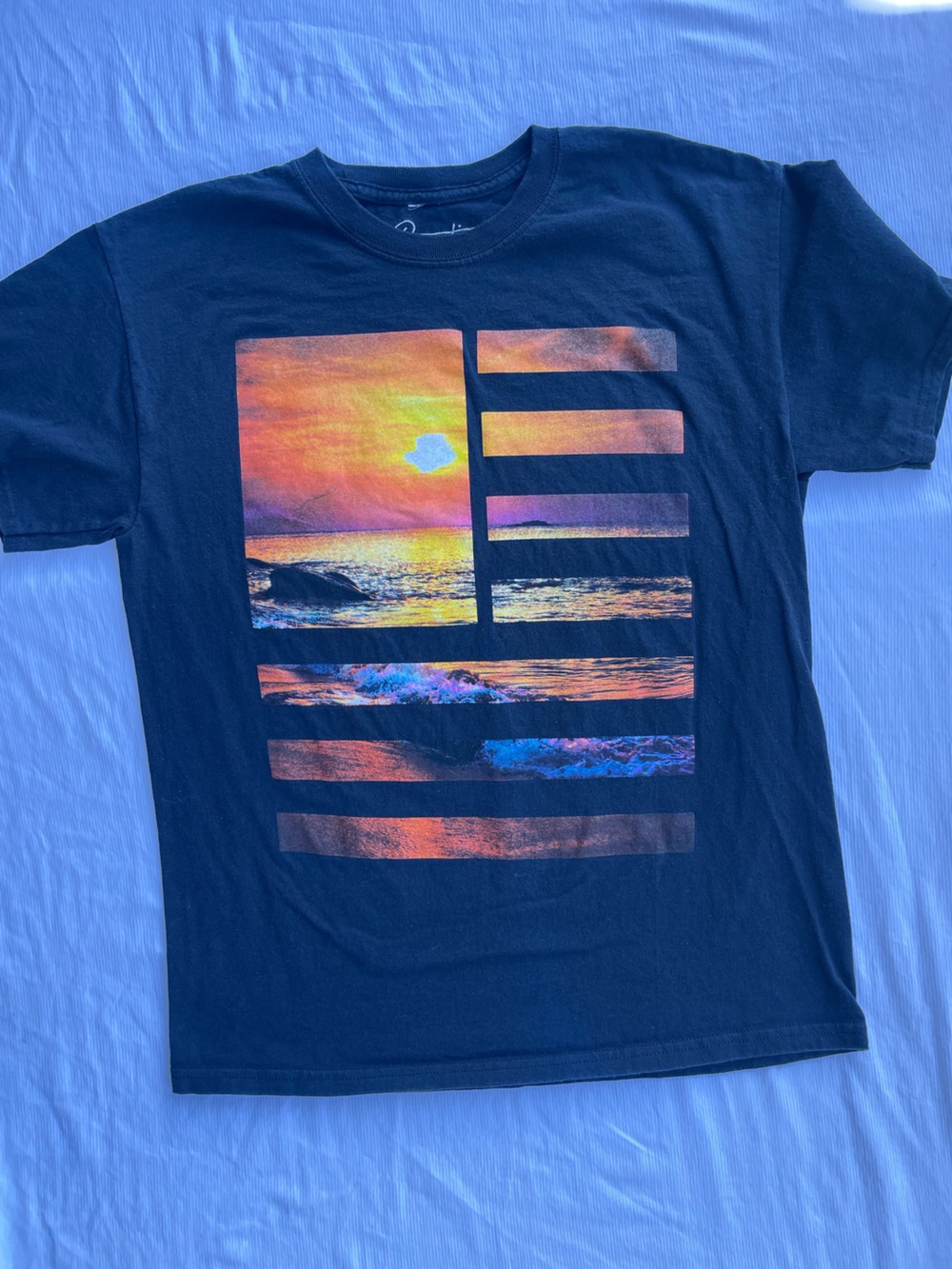 Creative Empire Mens Navy Sunset Graphic Tee Short Sleeve T-Shirt Size M YMSTRS